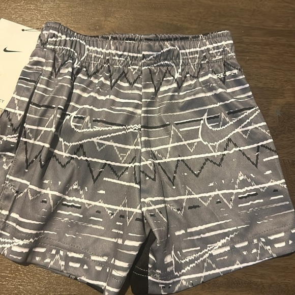 NWT Nike Toddlers Boys Be Real AOP Shorts  Wolf Gray - Picture 8 of 10